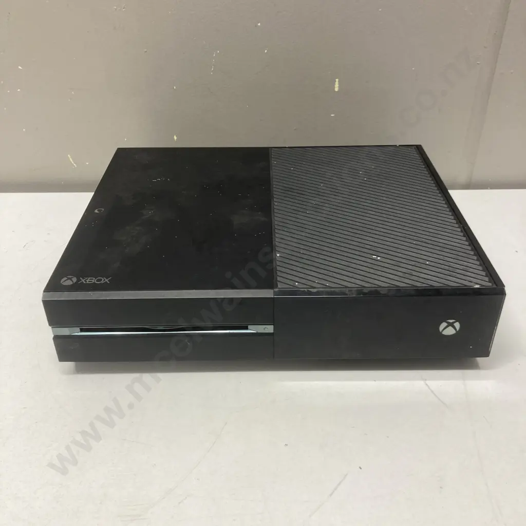 Xbox One Console Model 1540 (As Is Where Is) Image 1++