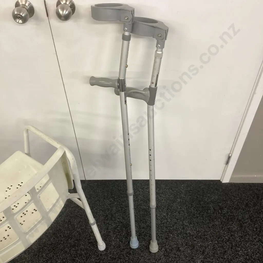 Invalids Shower Chair & Pair of Crutches Image 1++