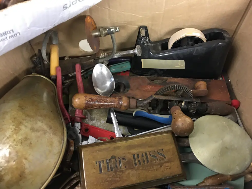 Box Of Assorted Vintage Sundries Image 1++