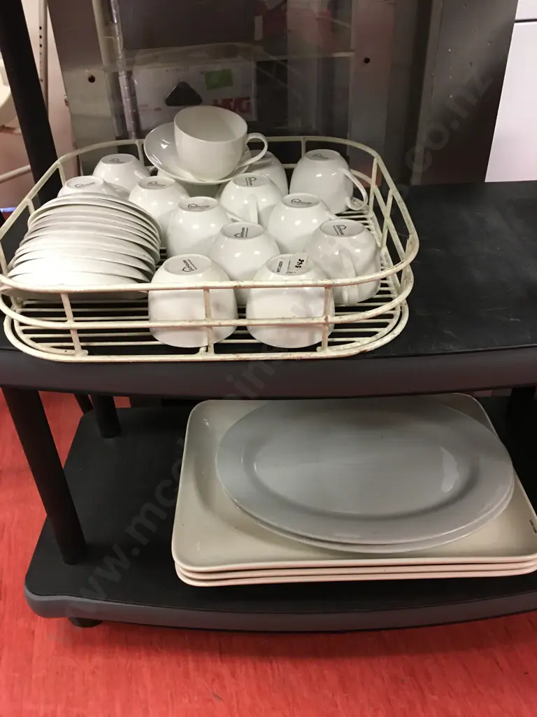 2 x Oval Platters 46 x 33cm & 3 x Rectangular Platters 52 x 36cm, 12 ArtHouse Cups & Saucers With 2 Extra Cups In Tray Image 1++