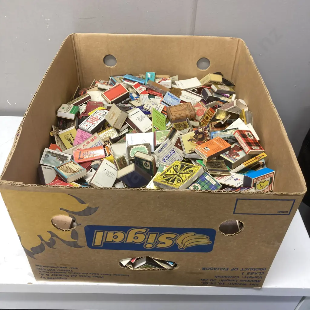 Large Vintage Matchbook Collection Image 1++