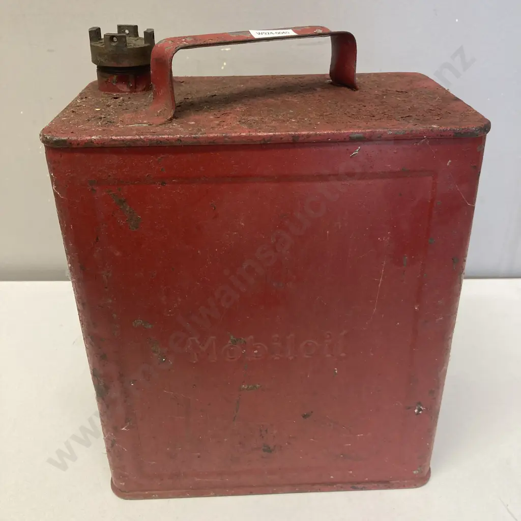 Vintage Shell Mex 2 Gallon Petrol Can Brass Screw Cap & Vintage Mobiloil 2 Gallon Tin Image 1++