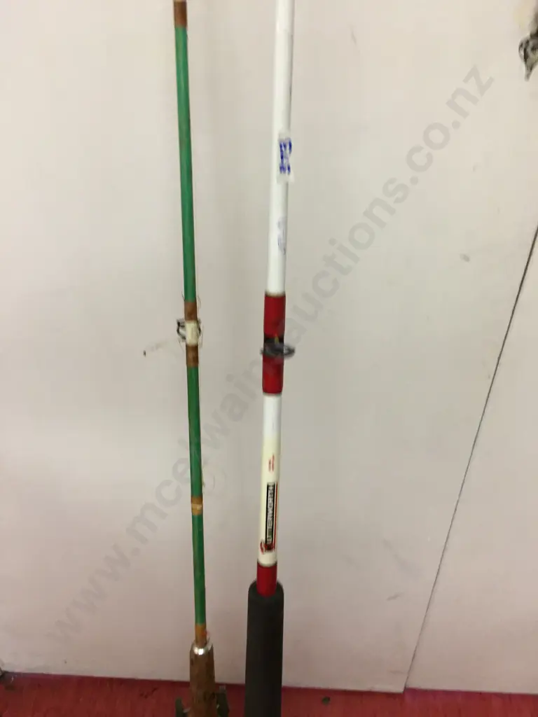 Raoul Graumont Handbook of Knots, Royal Akarana Coastal Cruising Handbook & Pair of Vintage Fishing Rods Image 1++