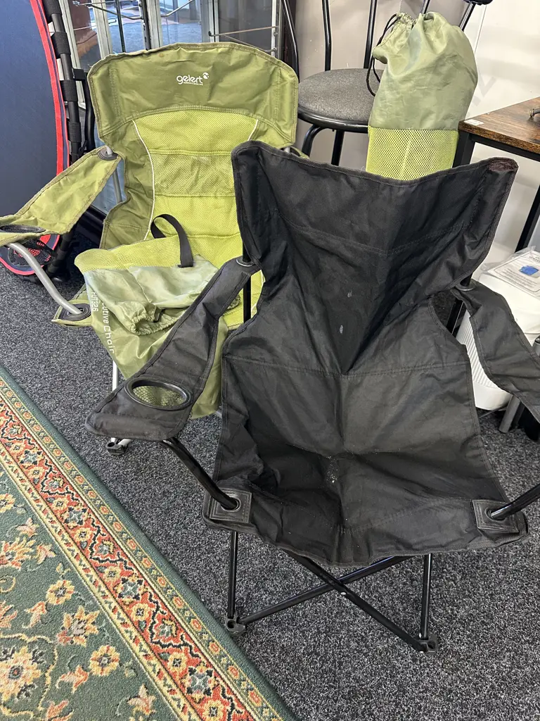 Pair of Gelert Dalton Executive Folding Chairs FUT326 Green  And a Black Folding Chair Image 1++