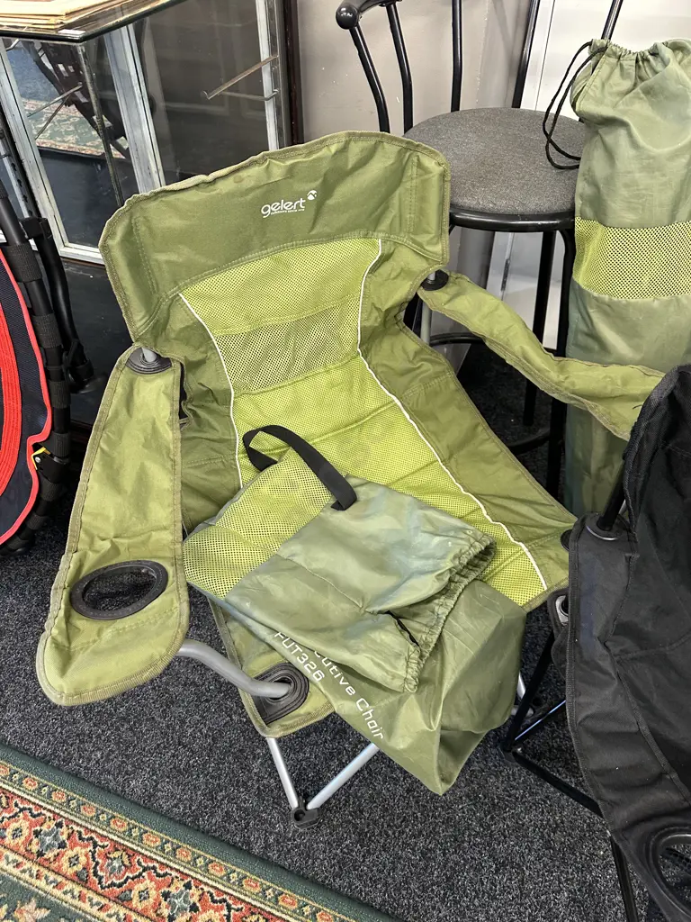 Pair of Gelert Dalton Executive Folding Chairs FUT326 Green  And a Black Folding Chair Image 1++