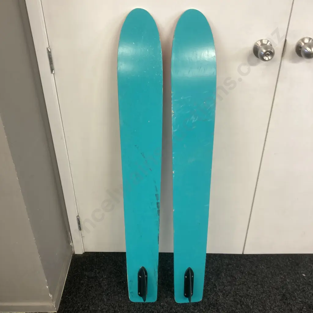 Pair of Wipeout 48 Water Skis Image 1++