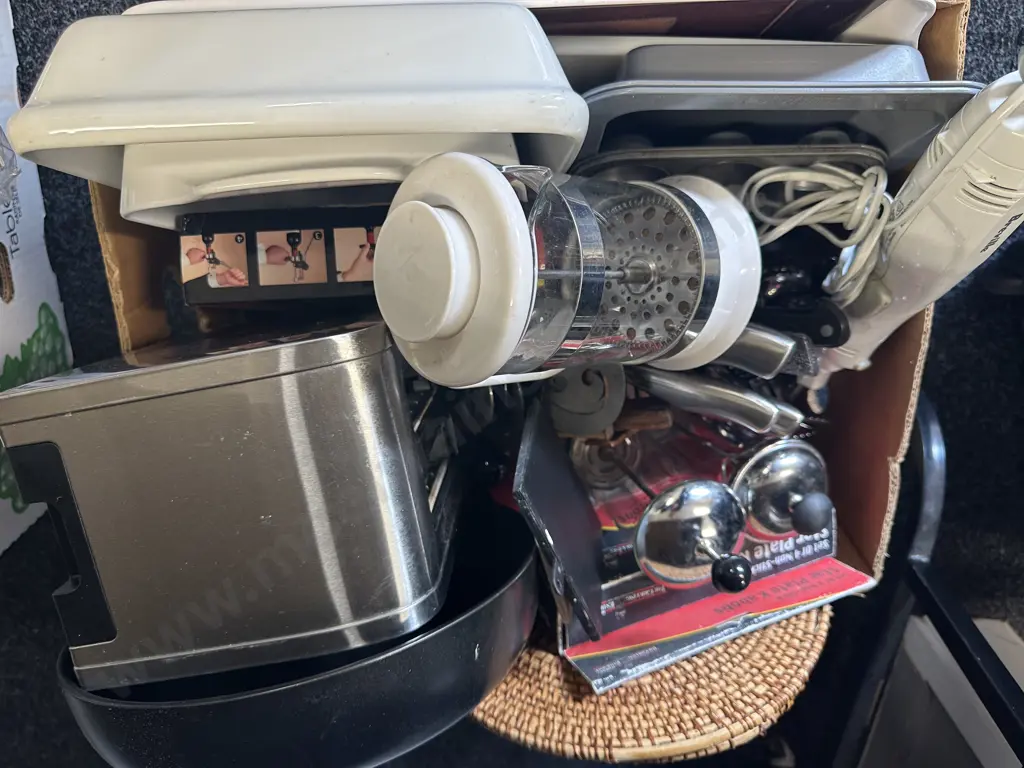 Box Lot Of Kitchen Ware Image 1++