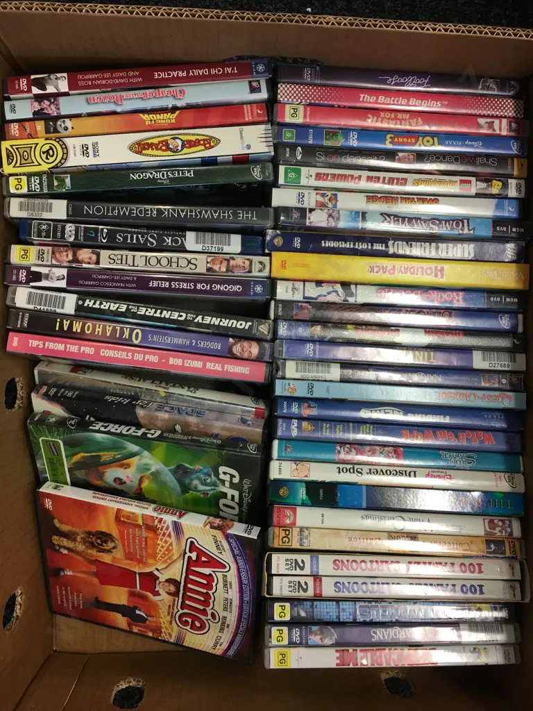 Selection Of Childrens Dvds Including Annie, Dispicable Me Etc  Image 1++