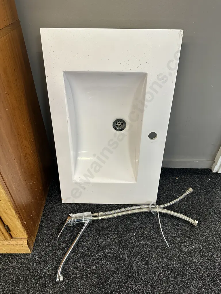 White Sink 75 x 46cm With Tap Image 1++