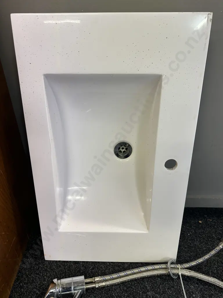 White Sink 75 x 46cm With Tap Image 1++
