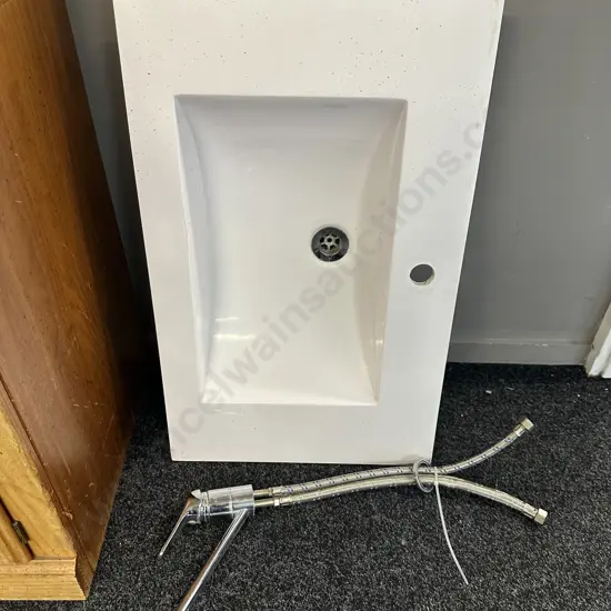White Sink 75 x 46cm With Tap
