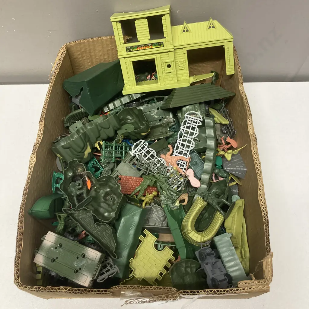 Box Lot Plastic Army Toys Image 1++