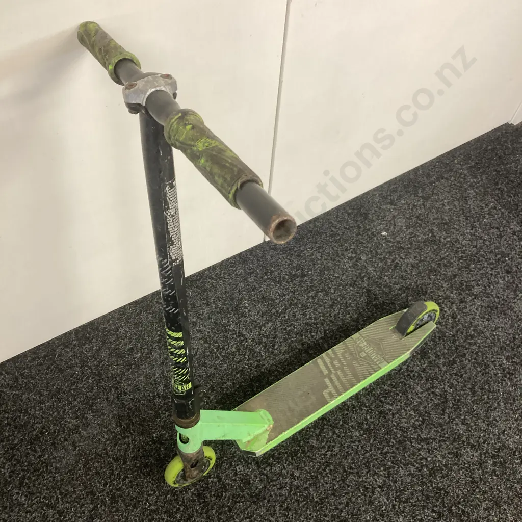 MADD Gear Action Sports Black & Green Scooter Image 1++