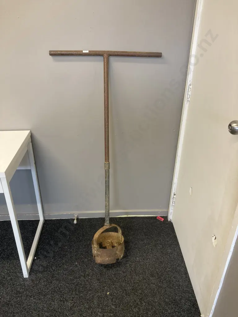 Vintage Steel Post Hole Digger. 131 x 63cm Dia 20cm Image 1++