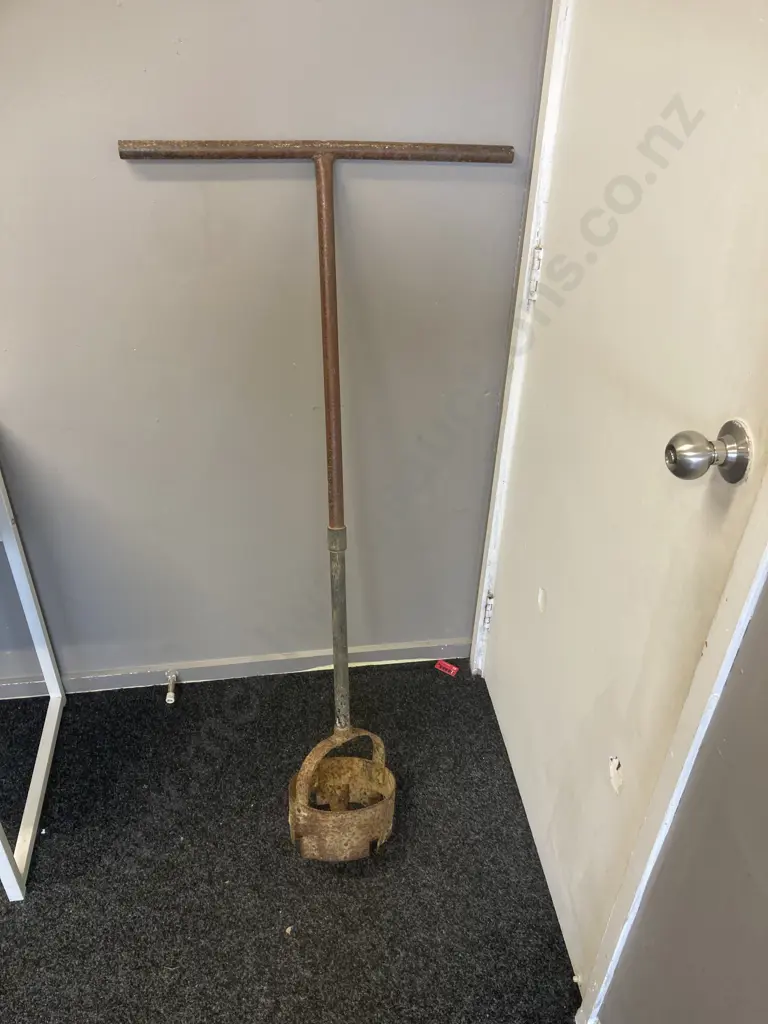 Vintage Steel Post Hole Digger. 131 x 63cm Dia 20cm Image 1++