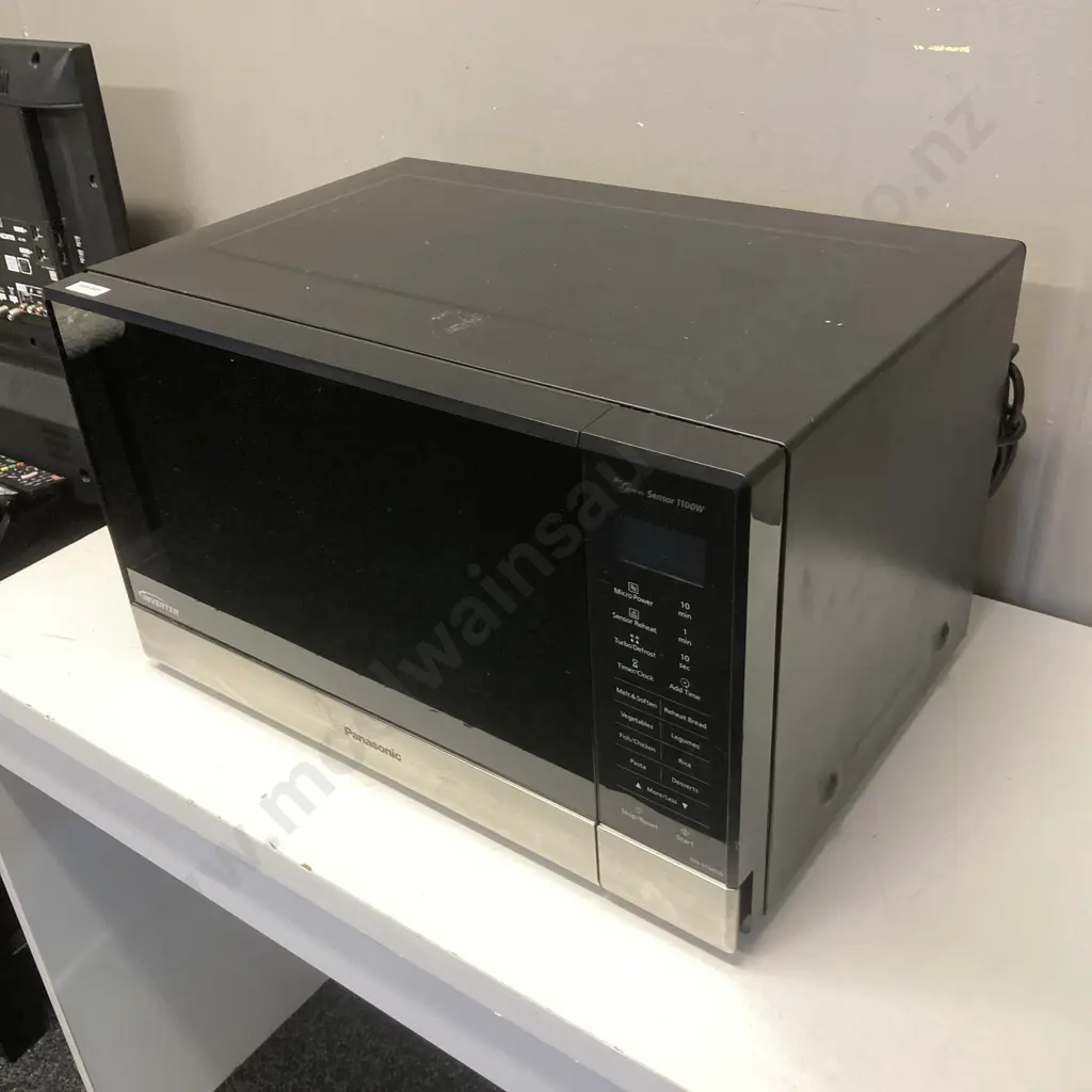 Panasonic Microwave The Genius Sensor 1100W NN-ST665B - Black Image 1++