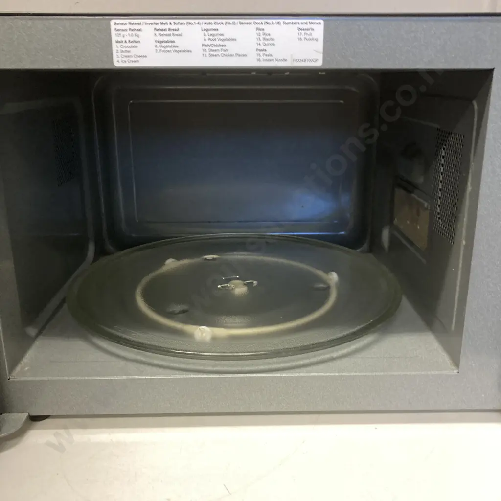 Panasonic Microwave The Genius Sensor 1100W NN-ST665B - Black Image 1++