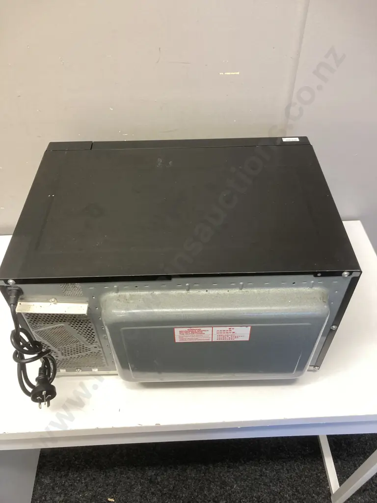 Panasonic Microwave The Genius Sensor 1100W NN-ST665B - Black Image 1++