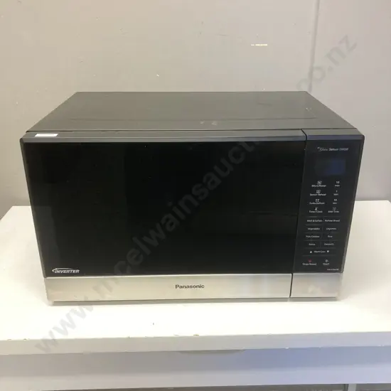 Panasonic Microwave The Genius Sensor 1100W NN-ST665B - Black