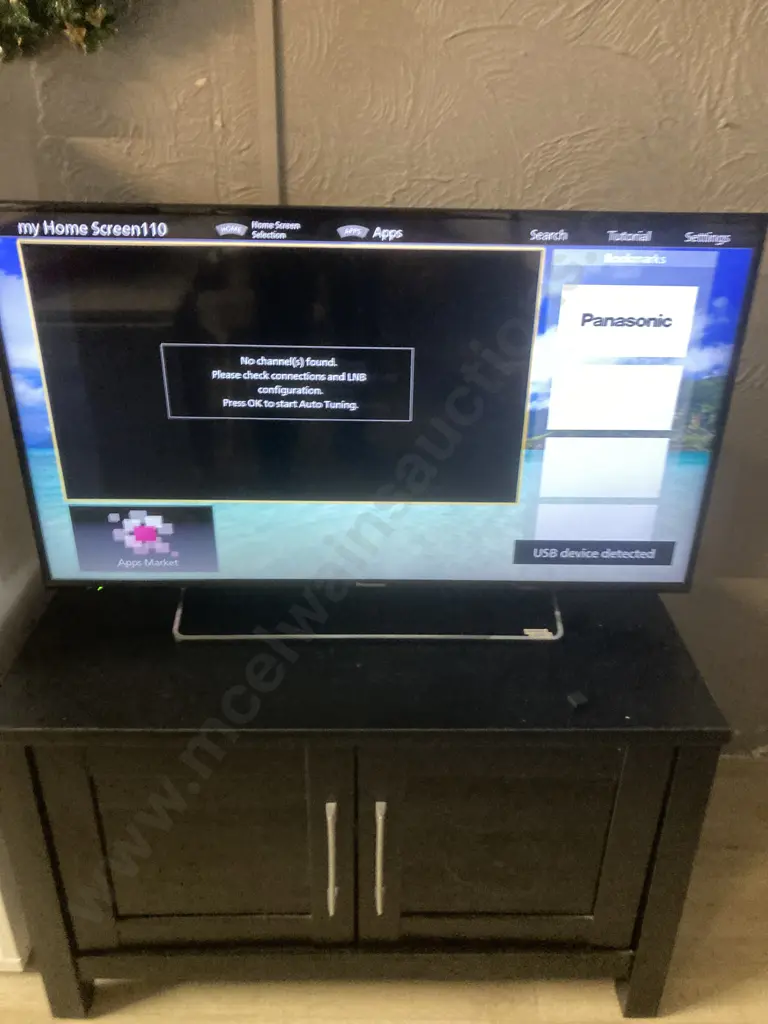 Panasonic Viera TH-40CS650Z 40" Full HD (1920x1080) LCD Smart TV With Remote Control & Black Double Door TV Cabinet Image 1++