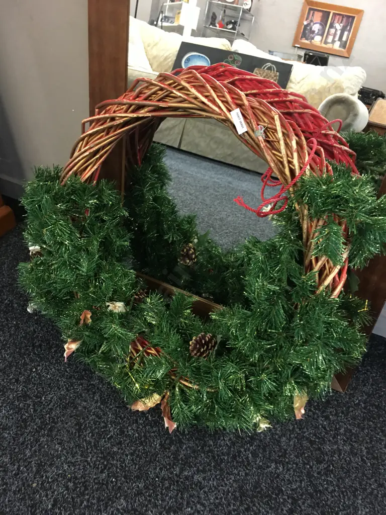 Cane & Tinsel Christmas Wreath. 50cm Image 1++