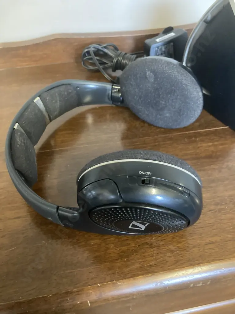 Sennheiser RS 120 II On-Ear Wireless Stereo Headphone System Image 1++