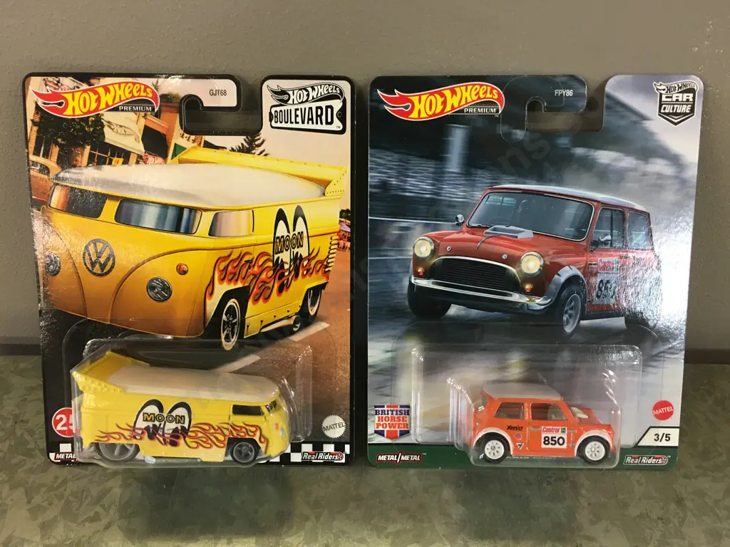 Hot Wheels Volkswagen Drag Bus 25 & Morris Mini 3/5 Image 1++