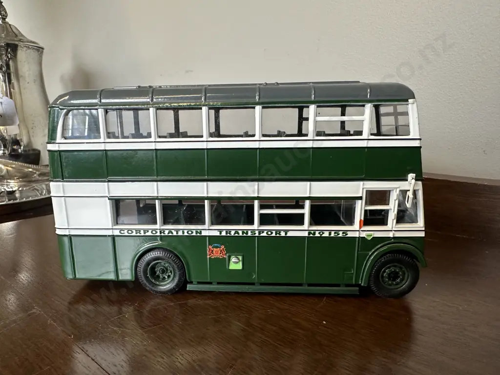 Corgi CC25502 1:50 Scale "Aberdeen Corporation Transport" Daimler Utility Bus, BRS 37 Fleet Number Image 1++