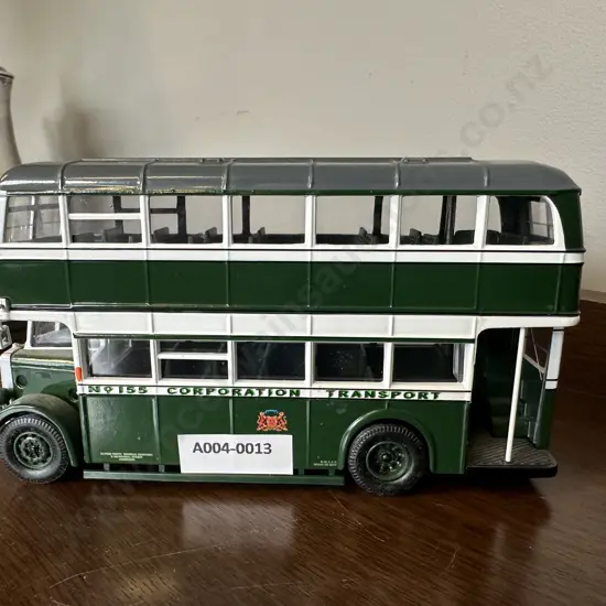 Corgi CC25502 1:50 Scale "Aberdeen Corporation Transport" Daimler Utility Bus, BRS 37 Fleet Number