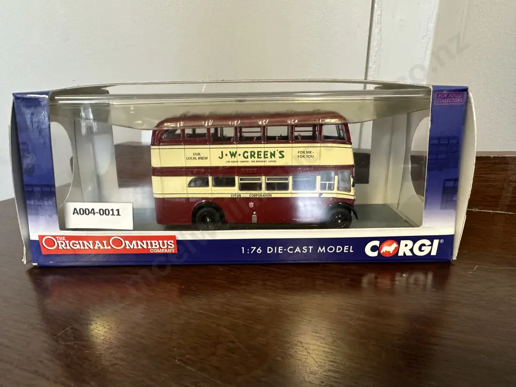 Corgi Original Omnibus Co OM41608A Crossley DD42 Luton Corp Transport Dual Destination 1 Seymour Avenue. Boxed Image 1++