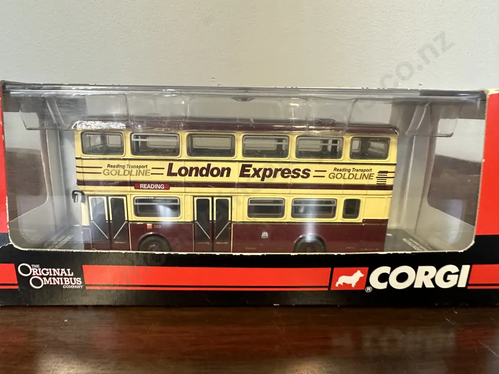 Corgi Original Omnibus Co OM4117MCW Metrobus - Reading Buses / London Express. Boxed Image 1++