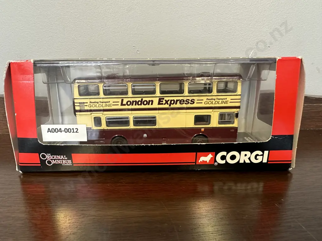 Corgi Original Omnibus Co OM4117MCW Metrobus - Reading Buses / London Express. Boxed Image 1++