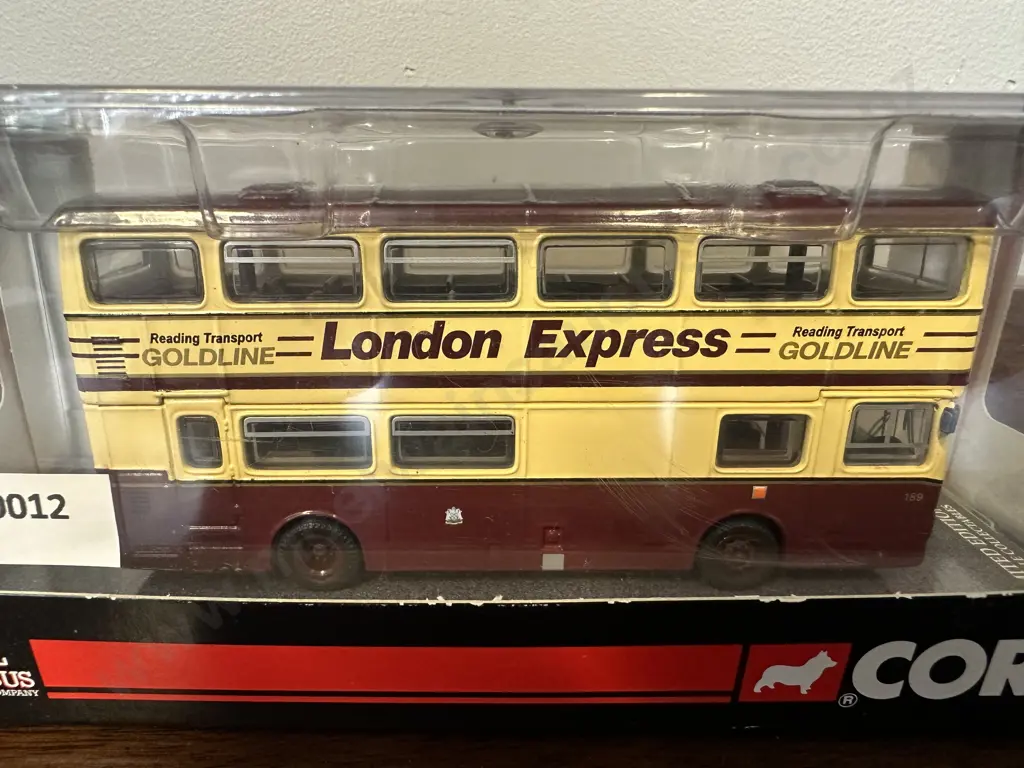 Corgi Original Omnibus Co OM4117MCW Metrobus - Reading Buses / London Express. Boxed Image 1++