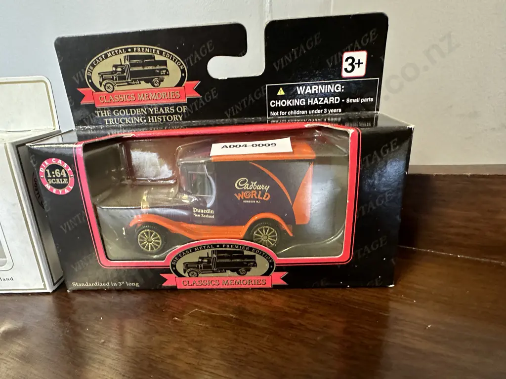 Cadbury Dunedin NZ Lledo Promo Model LP50 Bull Nose Morris Van & Classic Memories Golden Years of Trucking Model, Boxed Image 1++