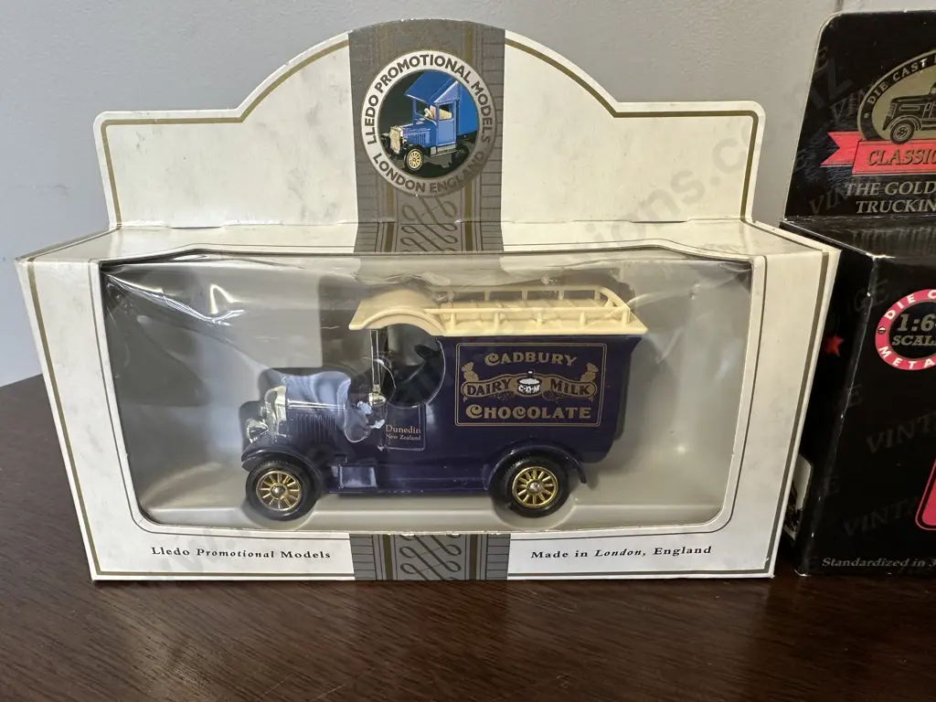 Cadbury Dunedin NZ Lledo Promo Model LP50 Bull Nose Morris Van & Classic Memories Golden Years of Trucking Model, Boxed Image 1++