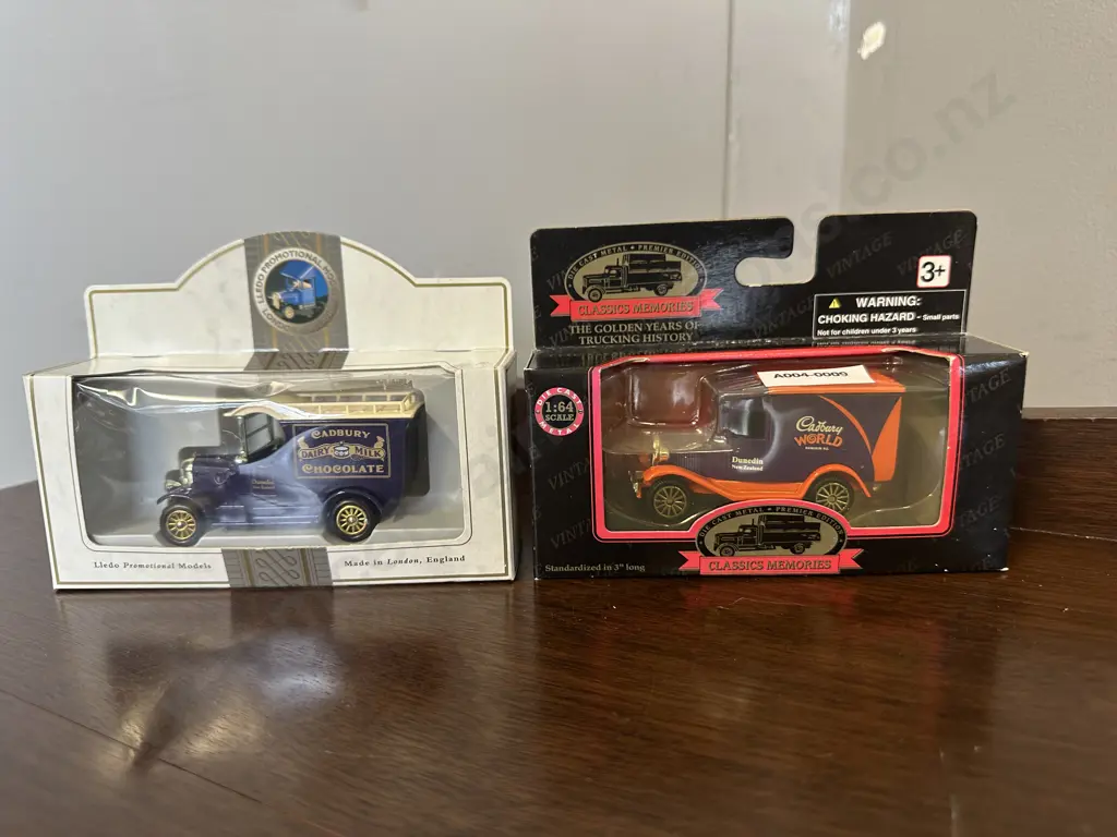 Cadbury Dunedin NZ Lledo Promo Model LP50 Bull Nose Morris Van & Classic Memories Golden Years of Trucking Model, Boxed Image 1++