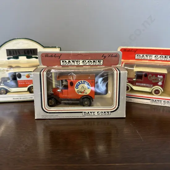 Lledo Days Gone Van Houten Orange Milk Chocolate & Cadbury's Cocoa Bourneville & Ovaltine Model T Fords, Boxed