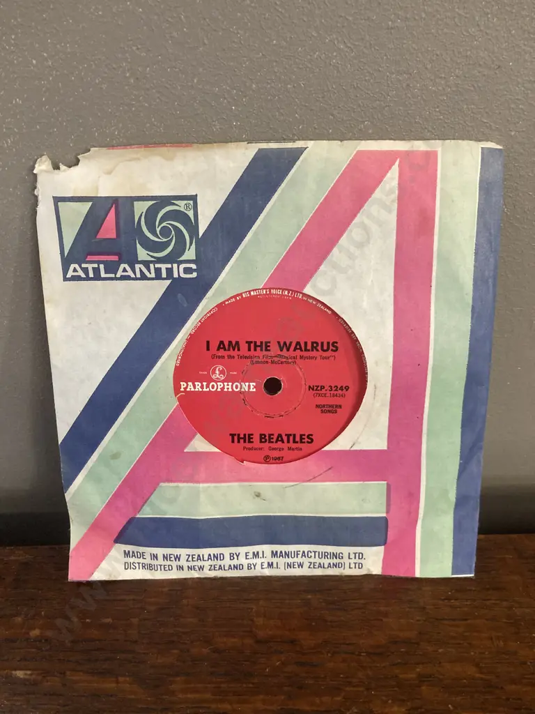 The Beatles, Hello Goodbye / I Am the Walrus, Vinyl 45 (New Zealand, 1967) Red and Black Parlophone Label Image 1++
