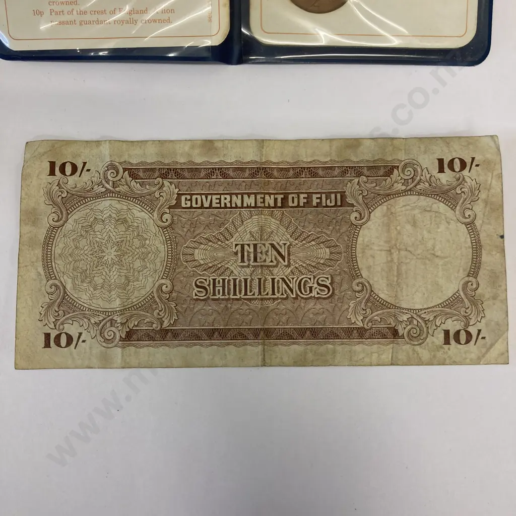 Banknote Government Of Fiji 10 Shillings 1965 C8 101714 & Britain's First Decimal Coins February 1971 In Folder Image 1++