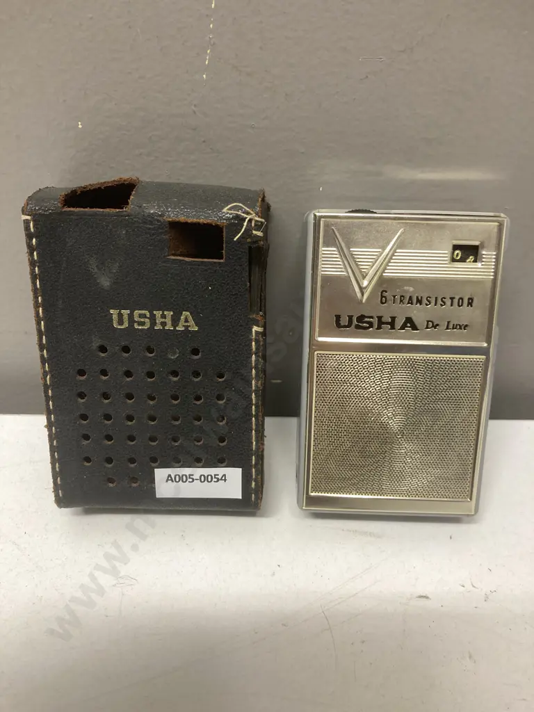 Vintage USHA DeLuxe 6 Transistor Radio With Case, Made In Hong Kong Image 1++