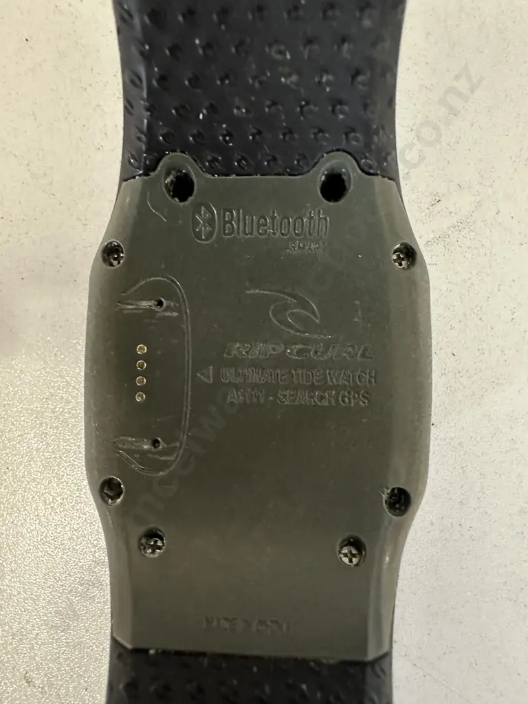 Rip Curl A1111 Ultimate Tide Watch & Veon lPX6 Bluetooth Speaker Image 1++