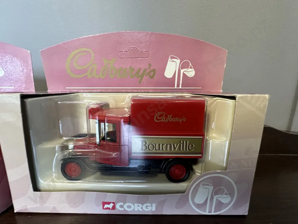 Corgi Classics Cadburys Crunchie Delivery Van & Bournville Delivery Van #61206, Boxed Image 1++