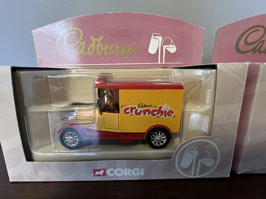 Corgi Classics Cadburys Crunchie Delivery Van & Bournville Delivery Van #61206, Boxed Image 1++