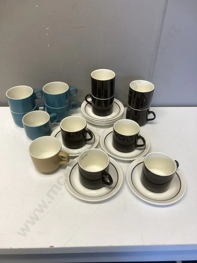 Selection of Crown Lynn Cups & Saucers Image 1++