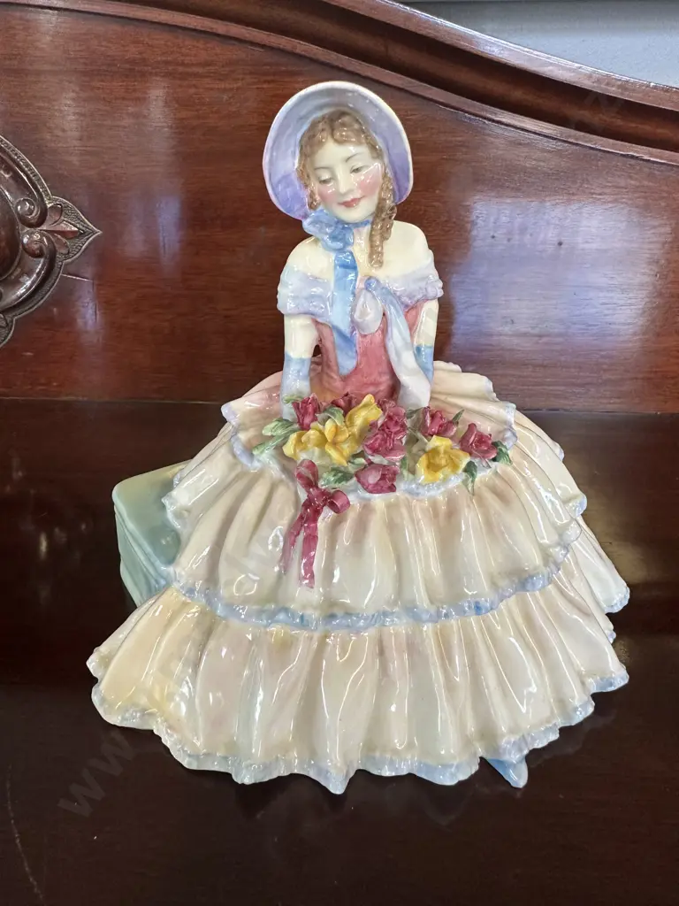 Royal Doulton Figure "Day Dreams" HN1731 No 807474. H15cm (Small Crack On Base) Image 1++