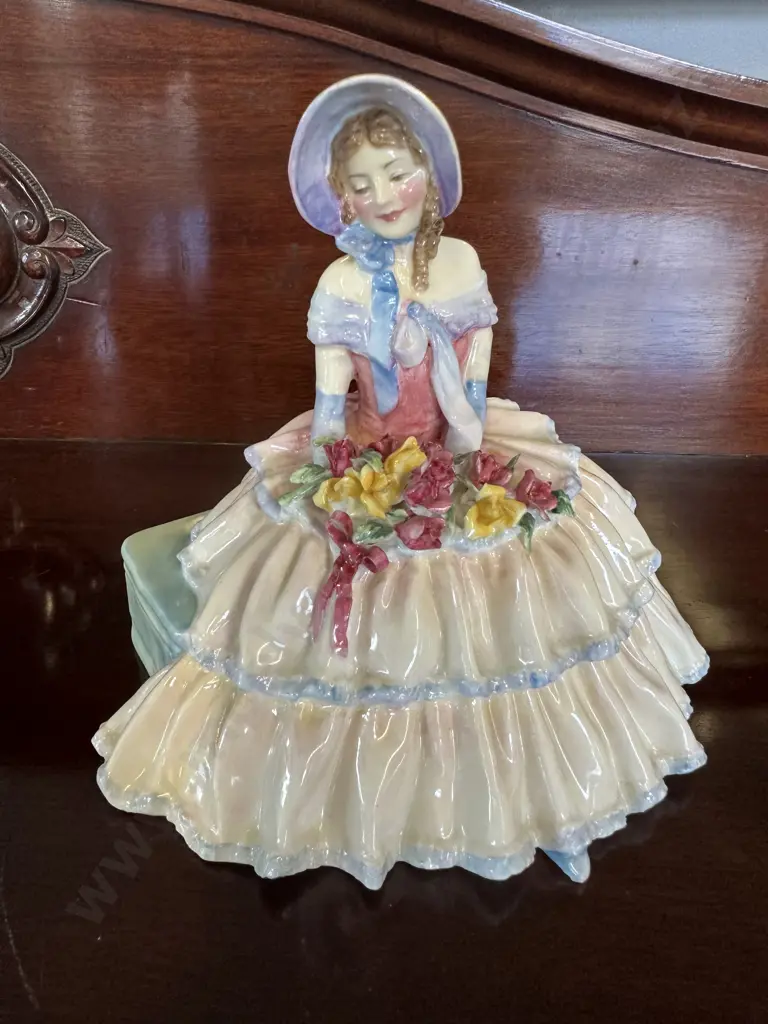 Royal Doulton Figure "Day Dreams" HN1731 No 807474. H15cm (Small Crack On Base) Image 1++