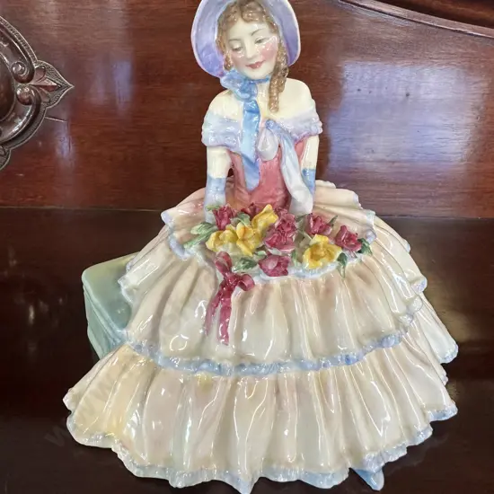 Royal Doulton Figure "Day Dreams" HN1731 No 807474. H15cm (Small Crack On Base)