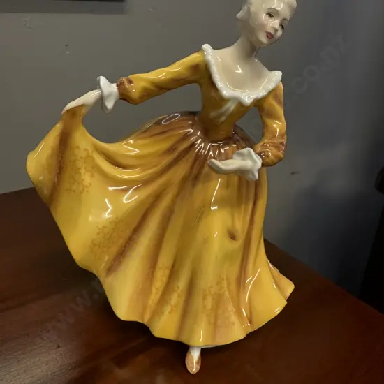 Royal Doulton Figure Kirsty HN2381,Issued: 1971 - 1996 Made In England. H19cm