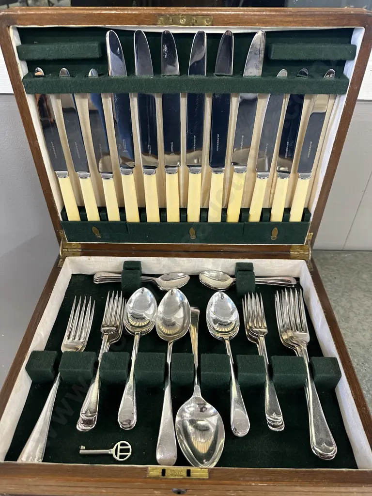 Oak & Marquetry Canteen Of Cutlery With Key  Image 1++