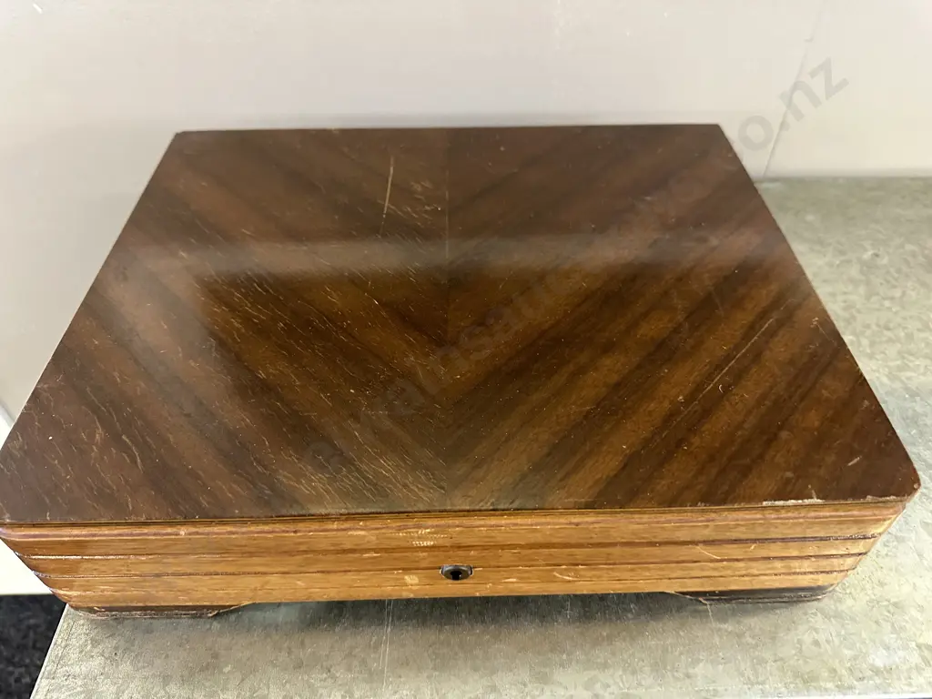 Oak & Marquetry Canteen Of Cutlery With Key  Image 1++